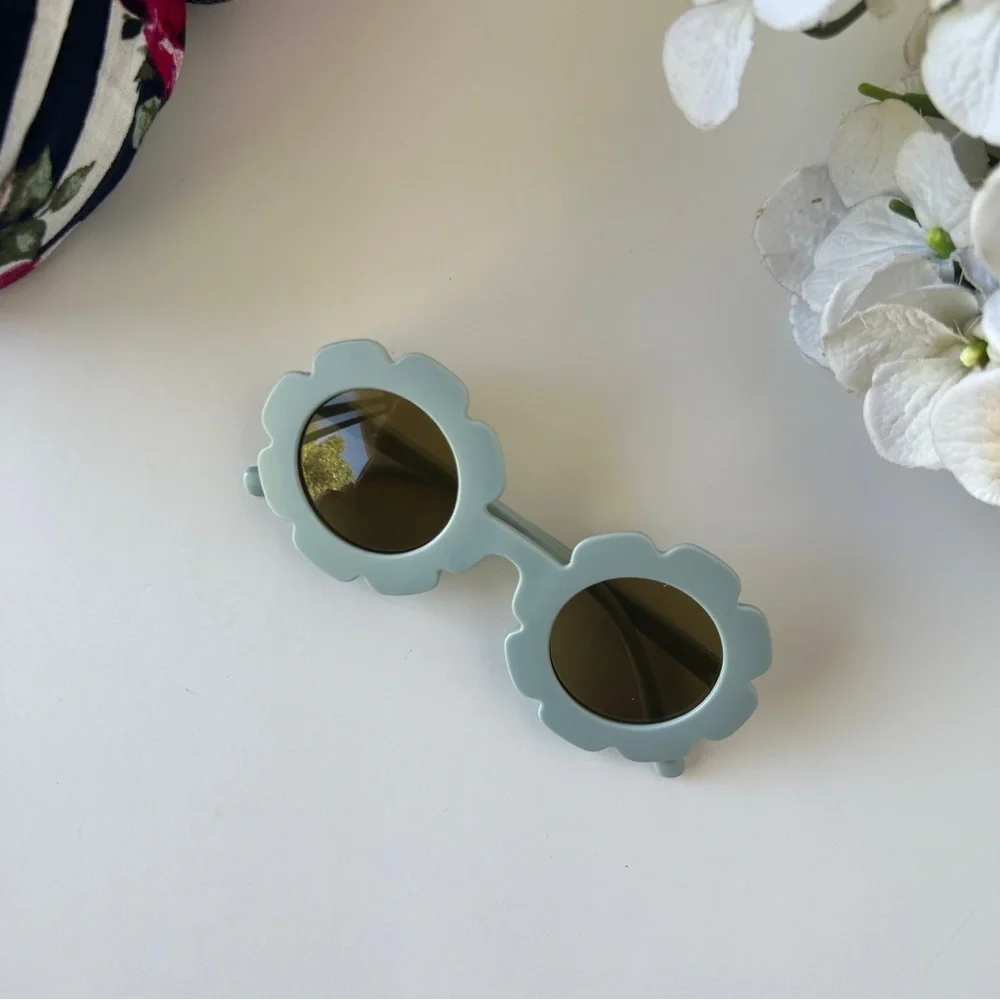 3/$20 NWT Kids Retro Sunnies